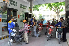  Ligera caída de cotización de gasolina