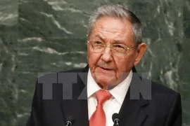 Dirigentes de Vietnam felicitan a Raúl Castro por Fiesta Nacional