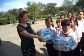 Asistencias sudcoreanas a estudiantes vietnamitas pobres