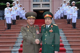 Ministro vietnamita de Defensa recibe a delegación militar del Corea del Norte