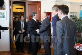  Intensifican Vietnam y Rusia nexos partidistas