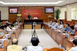 El jefe de la Dirección de Prevención y Lucha contra Desastres Naturales, Cao Duc Phat, en la reunión en línea con las unidades de la Dirección desde la provincia norteña de Ha Giang a Ha Tinh (Fuente: VNA) 