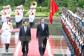 Los premieres vietnamita, Nguyen Tan Dung, y británico, David Cameron (Fuente: VNA)