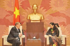 La vicepresidenta de la Asamblea Nacional, Tong Thi Phong y el señor Jeffrey R. Holland, miembro del Cuórum de los Doce Apóstoles de la Iglesia de Jesucristo de los Santos de los Últimos Días (Fuente: VNA)