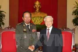 Líder partidista recibe a ministro cambodiano de Defensa
