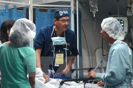 Prudential respalda a niños vietnamitas con defectos oculares