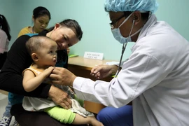 Beneficiados niños con defectos faciales de cirugía gratuita