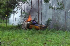 Dos pilotos mueren en accidente de avión militar en Indonesia