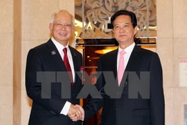 El primer ministro vietnamita, Nguyen Tan Dung, y su homólogo malasio, Najib Razak (Fuente: VNA)