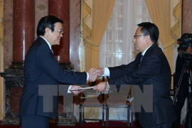 Presidente vietnamita recibe a nuevos embajadores