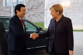 Presidente vietnamita conversa con canciller alemana Angela Merkel