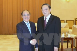 Titular parlamentario vietnamita dialoga con líder de organización china de masas