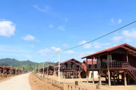 Vietnam ayuda a estabilizar la vida de personas étnicas laosianas