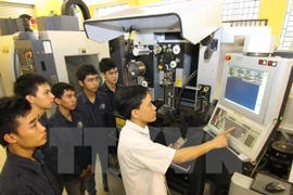 Vietnam planea capacitar a más de dos millones de personas en 2016