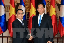 Vietnam y Laos determinados a aumentar cooperación comercial