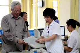 Reajuste de precio de servicios médicos beneficia titulares de seguro