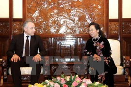 Vicepresidenta vietnamita recibe a delegación sindical de Belarús