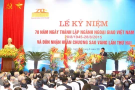Saludan líderes laosianos fiesta nacional de Vietnam