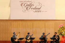 Famosos artistas asisten a Festival de la Guitarra Saigon 2015