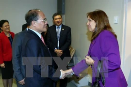 El presidente de la Asamblea Nacional de Vietnam, Nguyen Sinh Hung, y la vicepresidenta de la Asamblea Nacional del Poder Popular cubana, Ana María Mari Machado (Fuente: VNA)