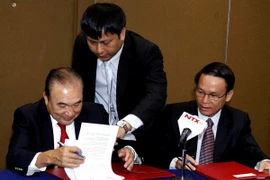 El Director General de la Agencia Vietnamita de Noticias (VNA), Nguyen Duc Loi, y su homólogo de la Agencia de Noticias del Estado Mexicano (NOTIMEX), Alejandro Ramos Esquivel (Fuente: VNA)
