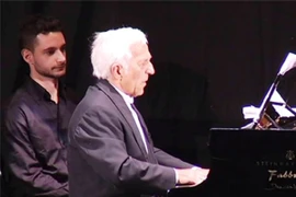 El pianista ruso Vladimir Ashkenazy y su hijo, Vovka, actuarán en el concierto anual de música clásica Hennessy, en Hanoi (Fuente: VNA)