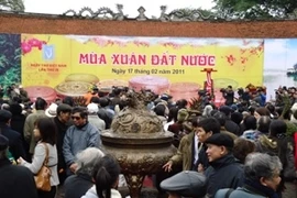 El Día de la Poesía nacional, efectuado en el Templo de la Literatura Van Mieu-Quoc Tu Giam, en Ha Noi (fuente: VNA)