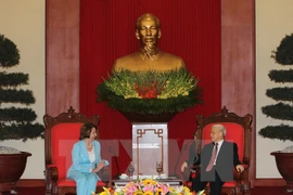 Dirigentes vietnamitas reciben a líder demócrata estadounidense 