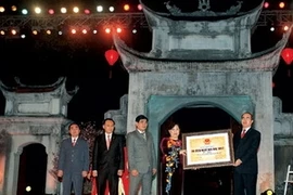 El viceprimer ministro Nguyen Thien Nhan entregó el título de patrimonio especial de la nación al complejo de Co Loa.