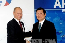 Los presidentes de Rusia, Vladimir Putin, y de Vietnam, Truong Tan Sang, en APEC 20 en Vladivostok (Fuente: VNA)