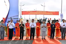 El primer ministro Nguyen Tan Dung en el puente Nam Can