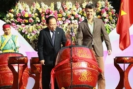 El príncipe heredero dinamarqués, Frederik, y el ministro vietnamita de Cultura, Deportes y Turismo, Hoang Tuan Anh, (Fuente:VNA)