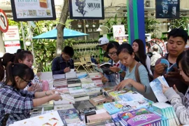 Abre Festival de Libros en Biblioteca Nacional en Hanoi 