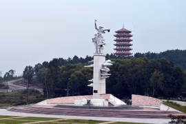 Monumento dedicado al triunfo en la encrucijada de Dong Loc, provincia centrovietnamita de Ha Tinh. (Fuente: VNA)