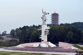 Monumento dedicado al triunfo en la encrucijada de Dong Loc, provincia centrovietnamita de Ha Tinh. (Fuente: VNA)