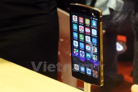 Bphone 128 dorado de Bkav (Fuente: VNA)