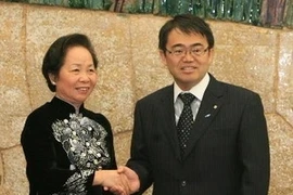 La vicepresidenta vietnamita Nguyen Thi Doan y el gobernador de Aichi, Hideaki Ohmura. (Fuente: VNA)