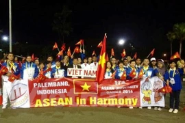 La delegación vietnamita en la inauguración de los AUG17 (Fuente:VNA)