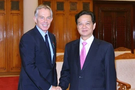 El primer ministro de Vietnam, Nguyen Tan Dung, recibió al expremier británico Tony Blair (Fuente:VNA).