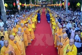 Creyentes budistas vietnamitas celebran Vesak 2015 