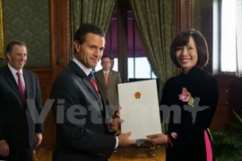 La embajadora Le Linh Lan presentó cartas credenciales ante el presiente Enrique Peña Nieto (Fuente: VNA
