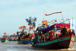 Organizan ceremonia en honor a ballena azul en Thanh Hoa 