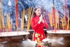 Visitar pagodas en el Año Nuevo Lunar, bella tradición del pueblo vietnamita