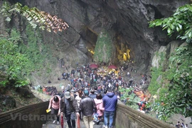 Pagoda Huong en Vietnam recibe a cinco mil visitantes en primer día de su reapertura
