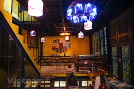 Cafetería hecha de “residuos” en el casco antiguo de Hanoi acapara atención de turistas