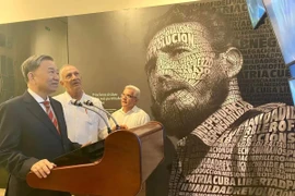 To Lam recorre el Centro Fidel Castro en La Habana, en el marco de su visita oficial a Cuba en su calidad de ministro de Seguridad Pública. (Fuente: VNA)