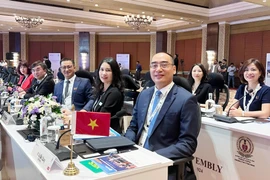 La delegación de la Auditoría Estatal de Vietnam, encabezada por el auditor general adjunto Bui Quoc Dung, asiste lunes al evento. (Fuetne: VNA)