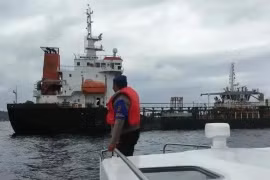 Cinco tripulantes mueren y 15 resultan heridos en el incendio de un petrolero en Indonesia (Fuente: maritime-executive.com)