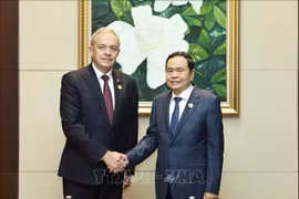 El presidente de la Asamblea Nacional de Vietnam, Tran Thanh Man, con el presidente de la Cámara de Representantes de la Asamblea Nacional de Belarús (Cámara baja), Igor Sergeyenko. (Fuente: VNA)