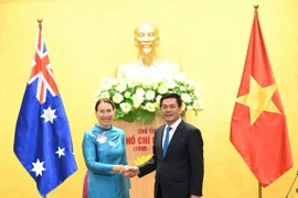 El ministro de Industria y Comercio, Nguyen Hong Dien, y la presidenta del Senado australiano, Sue Lines. (Fuente: VNA)